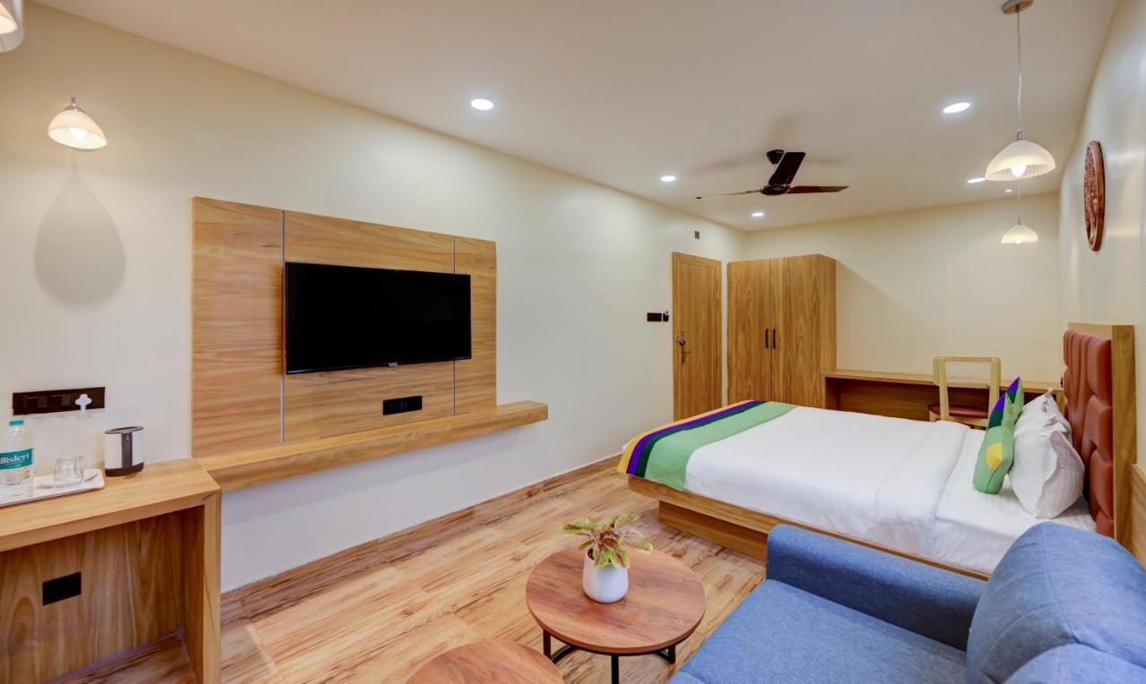 Treebo Aasma Downtown Hotell Bhubaneswar Exteriör bild