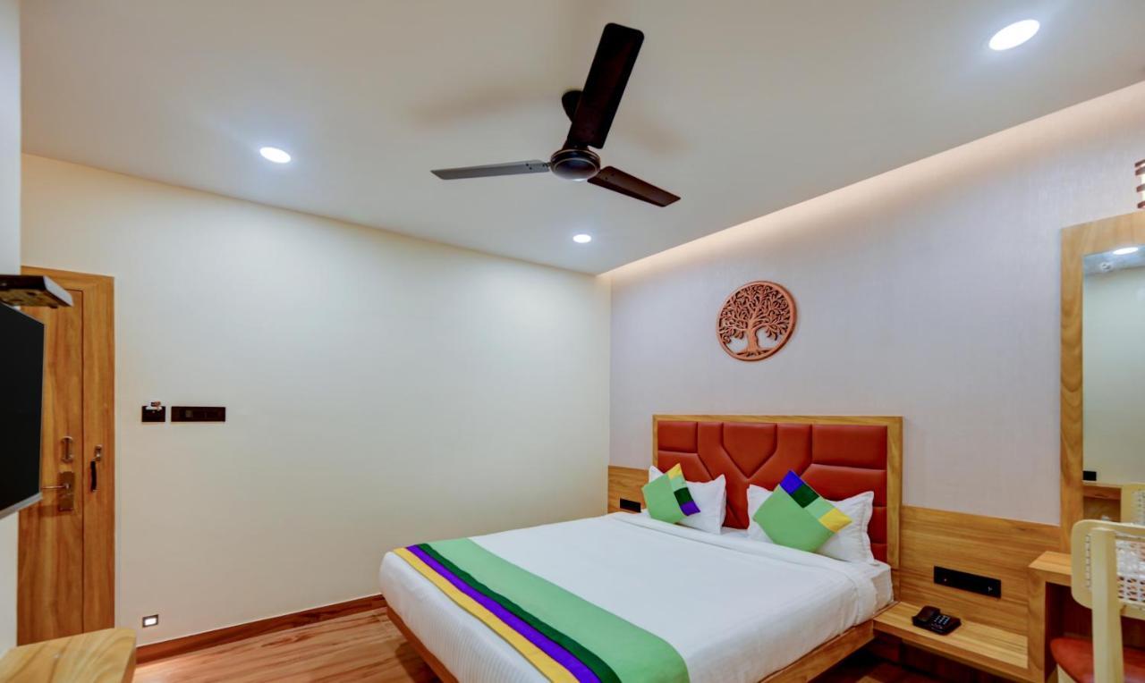 Treebo Aasma Downtown Hotell Bhubaneswar Exteriör bild