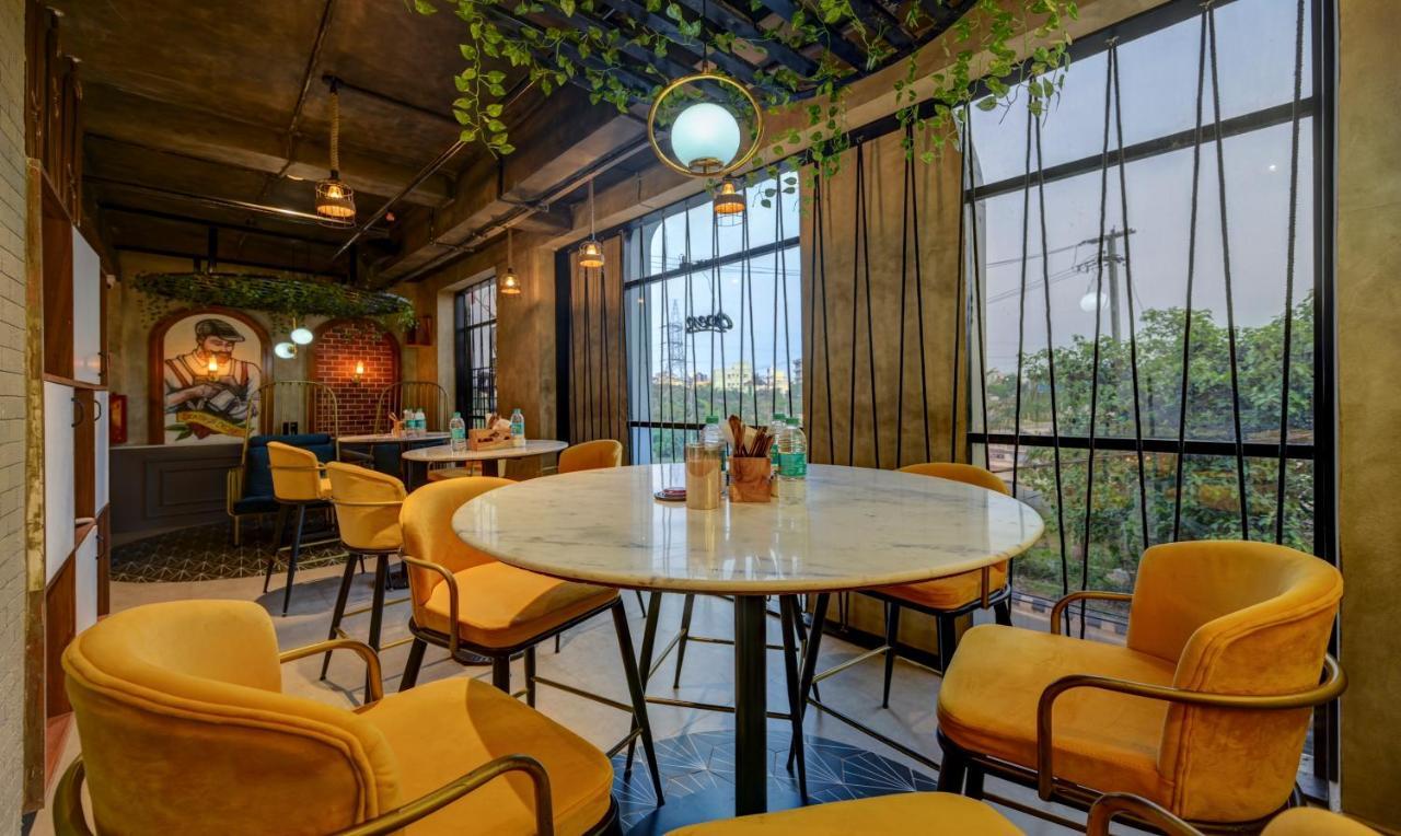 Treebo Aasma Downtown Hotell Bhubaneswar Exteriör bild